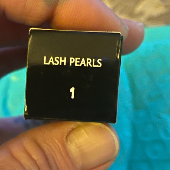 Givenchy Lash Pearls - Picture 4 of 4